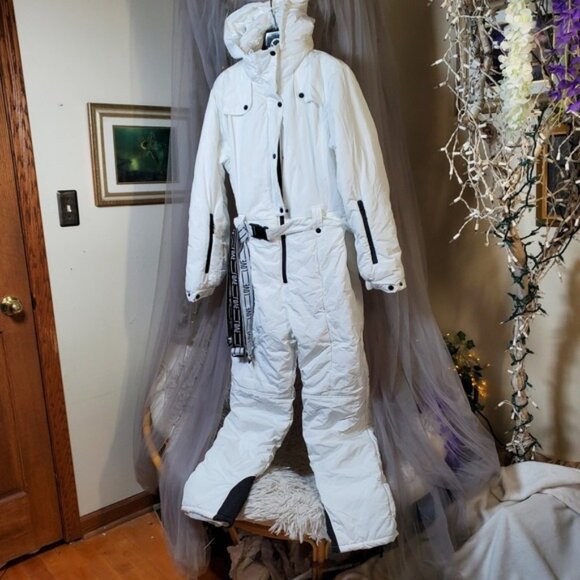 Women's White Waterproof Snow Suit Hood Size XL NWOT Zip Legs Belt Zip Pockets - Picture 1 of 7